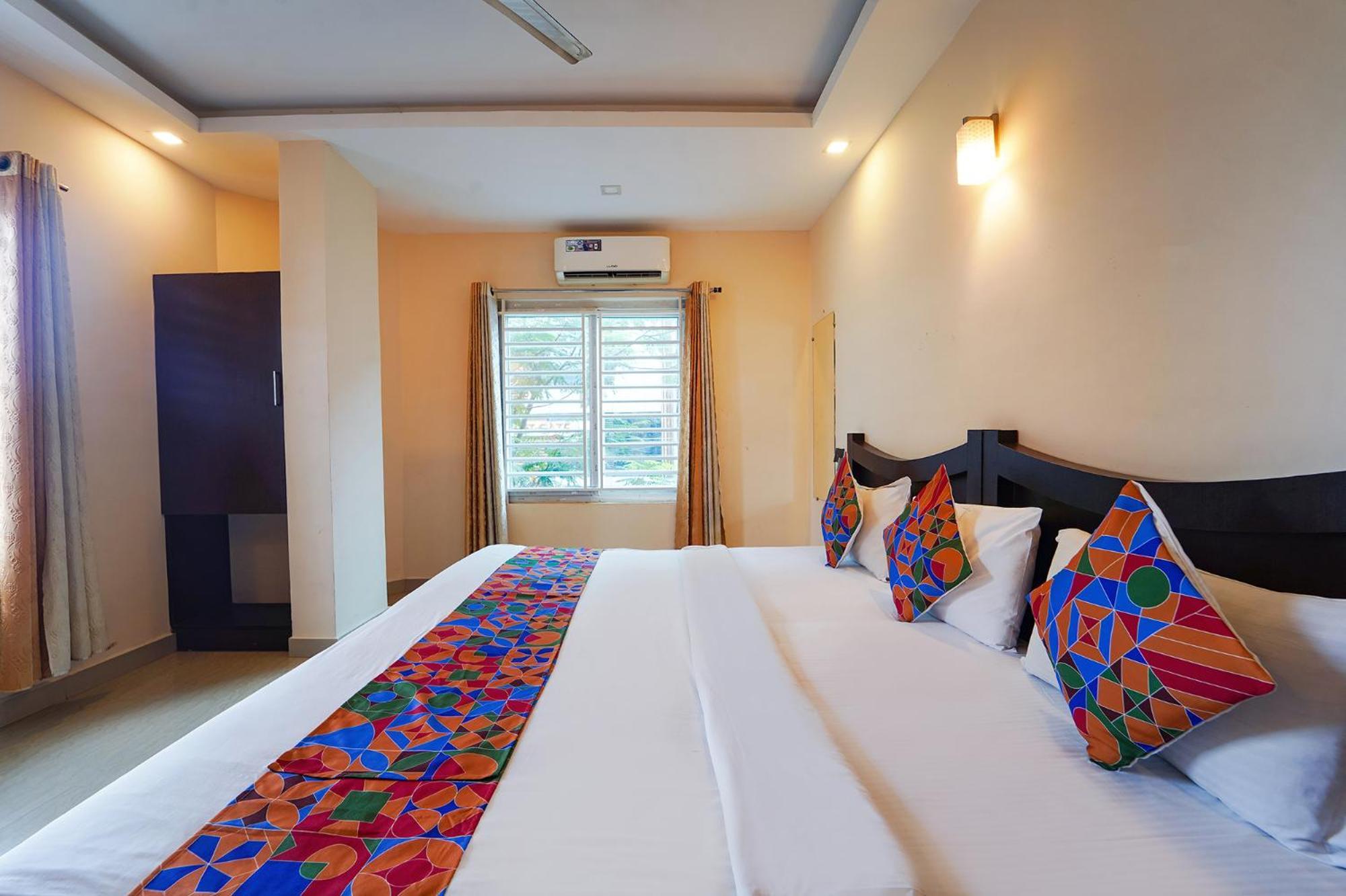 Zion Plaza Hotel Nedumbassery Exterior photo